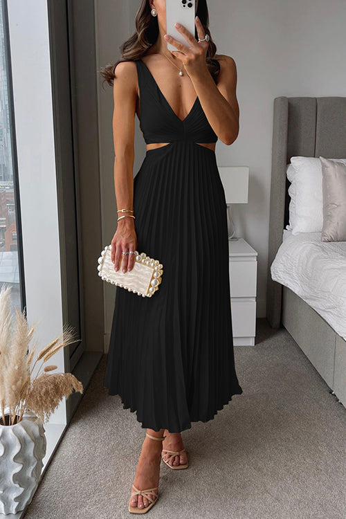 Effortless maxi dress in black with V-neck and pleated sleeveless skirt