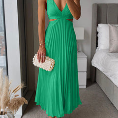 Effortless maxi dress in green with V-neck and pleated, sleeveless skirt