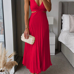 Effortless maxi dress in red with V-neck and pleated sleeveless skirt