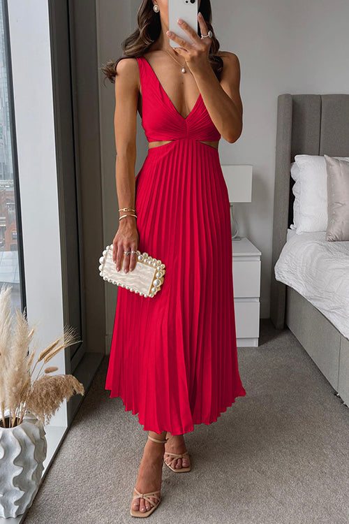 Effortless maxi dress in red with V-neck and pleated sleeveless skirt