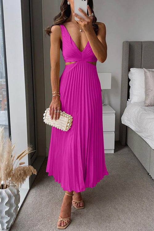 Effortless maxi dress in pink with V-neck and pleated sleeveless skirt