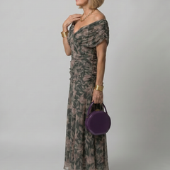 Off-shoulder maxi dress in dark green leaf print, short sleeves and flared skirt