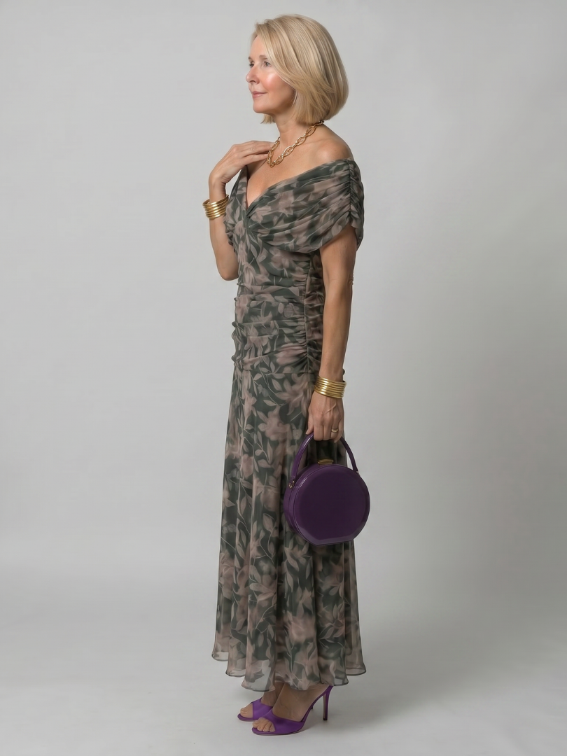Off-shoulder maxi dress in dark green leaf print, short sleeves and flared skirt