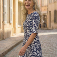 Blue patterned midi dress, short sleeves and round neckline, side view