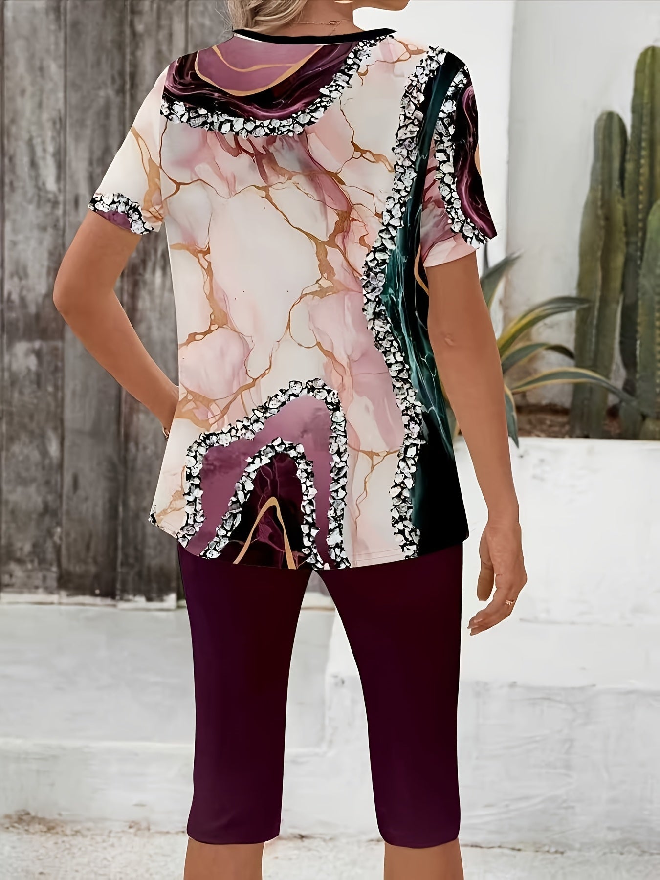 Printed stretch two-piece set, maroon capri leggings and patterned short-sleeve top back