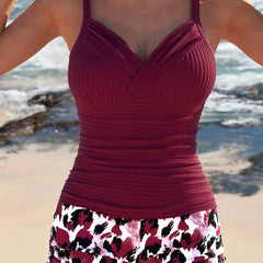 Ribbed burgundy tankini with V-neck and printed animal-pattern shorts