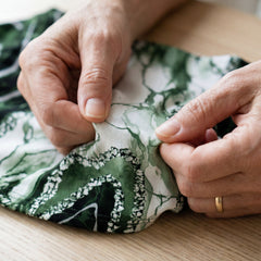 Green printed stretch top fabric, round neck and short sleeves