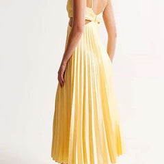 Effortless maxi dress in yellow with V-neck and pleated, sleeveless design
