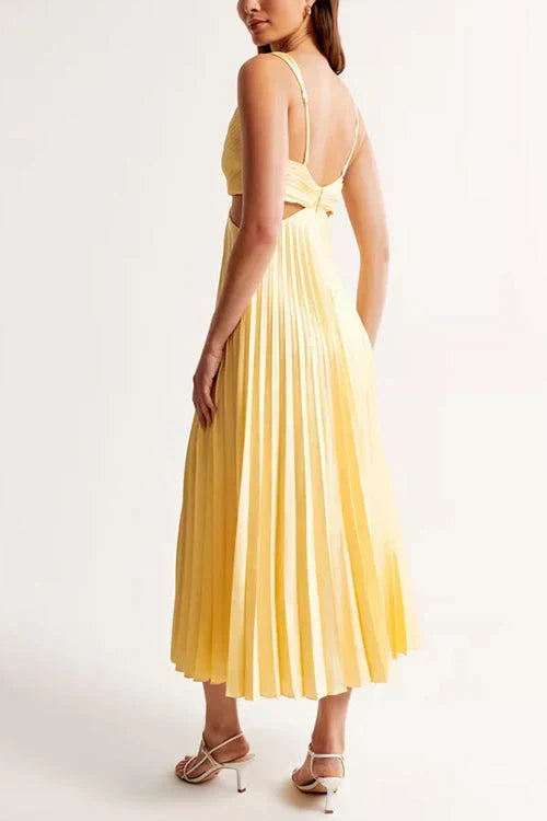 Effortless maxi dress in yellow with V-neck and pleated, sleeveless design
